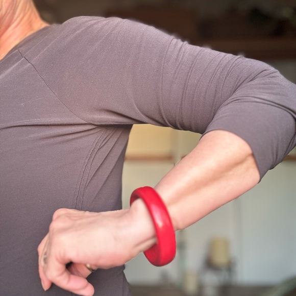 Bold Red vintage Bangle - Picture 3 of 3